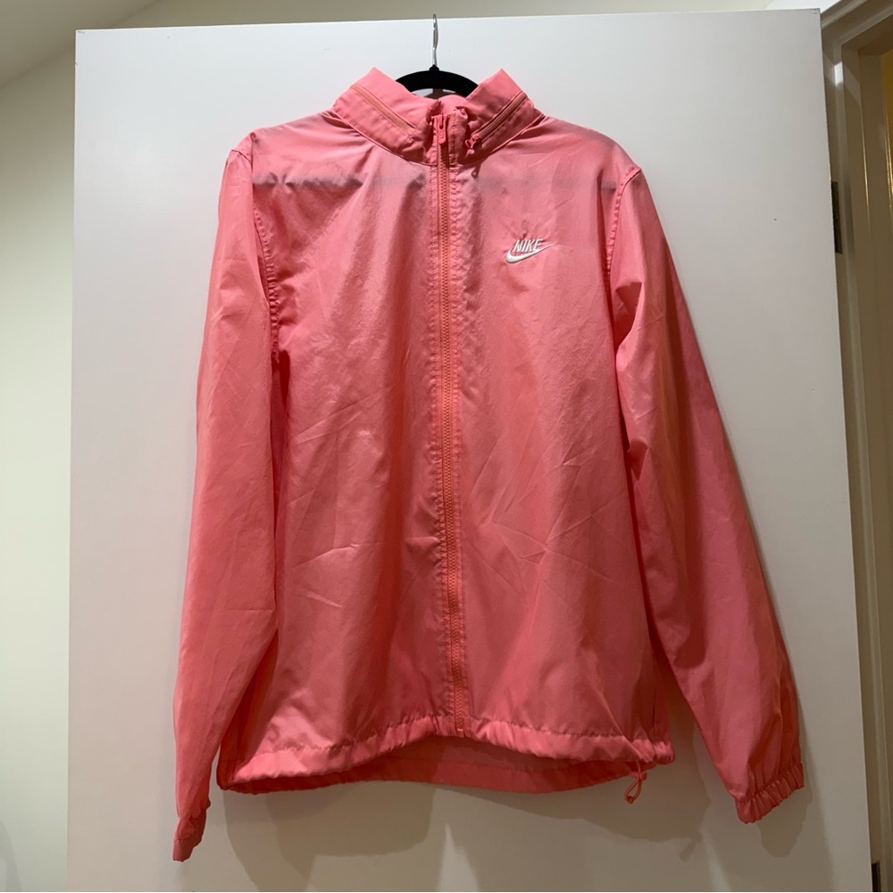 Nike Coral Pink Lightweight Windbreaker Jacket Hooded athleisure activewear